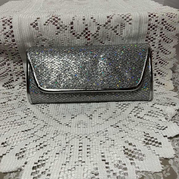 L Lorraine clutch or shoulder purse - Picture 4 of 4